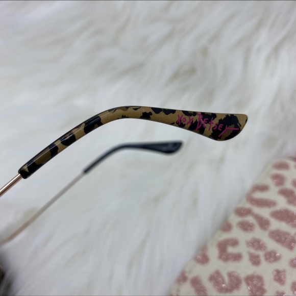 Betsey Johnson sunglasses gift set pearls pouch - Picture 5 of 8